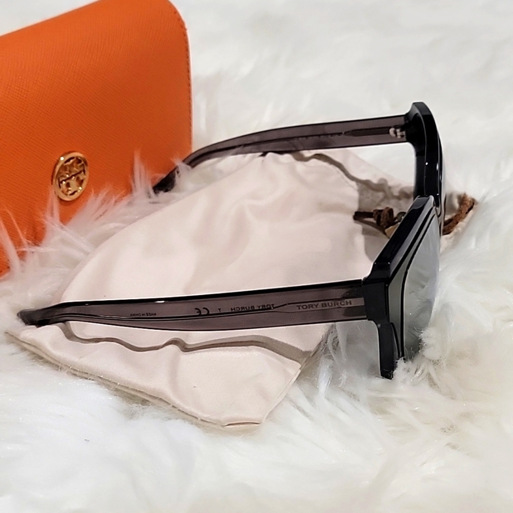 Tory Burch, - Picture 3 of 12